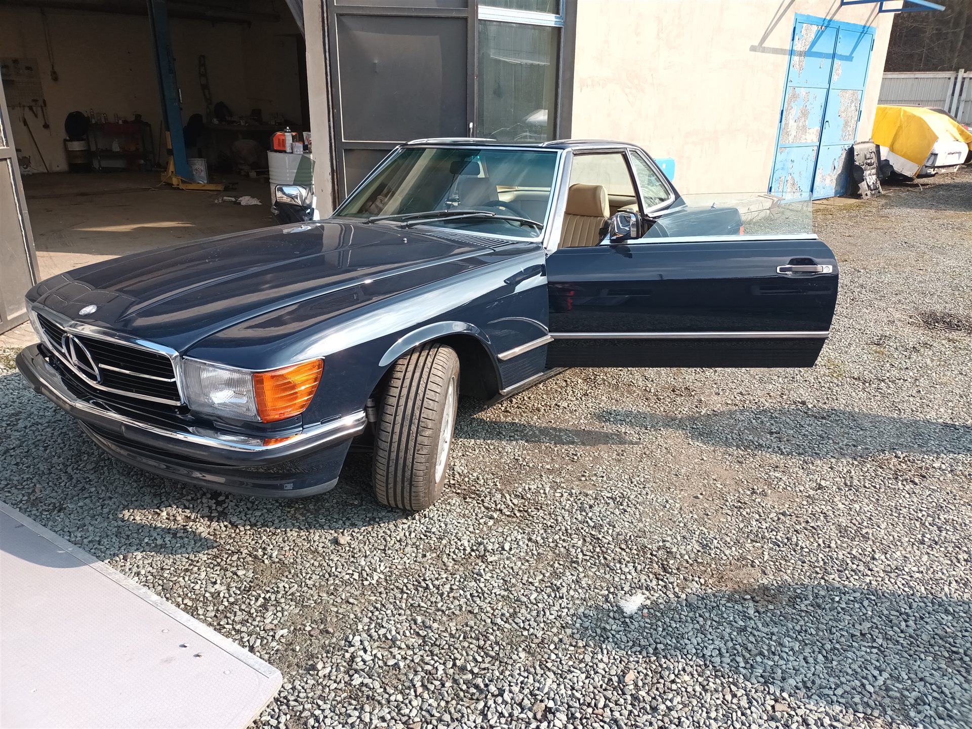 Mercedes-Benz W107 560SL